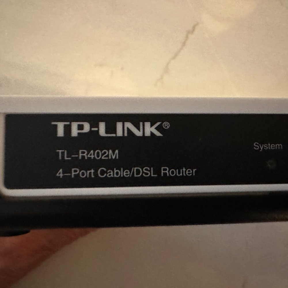 TP-Link 4-Port Cable/DSL Router - Picture 7 of 7